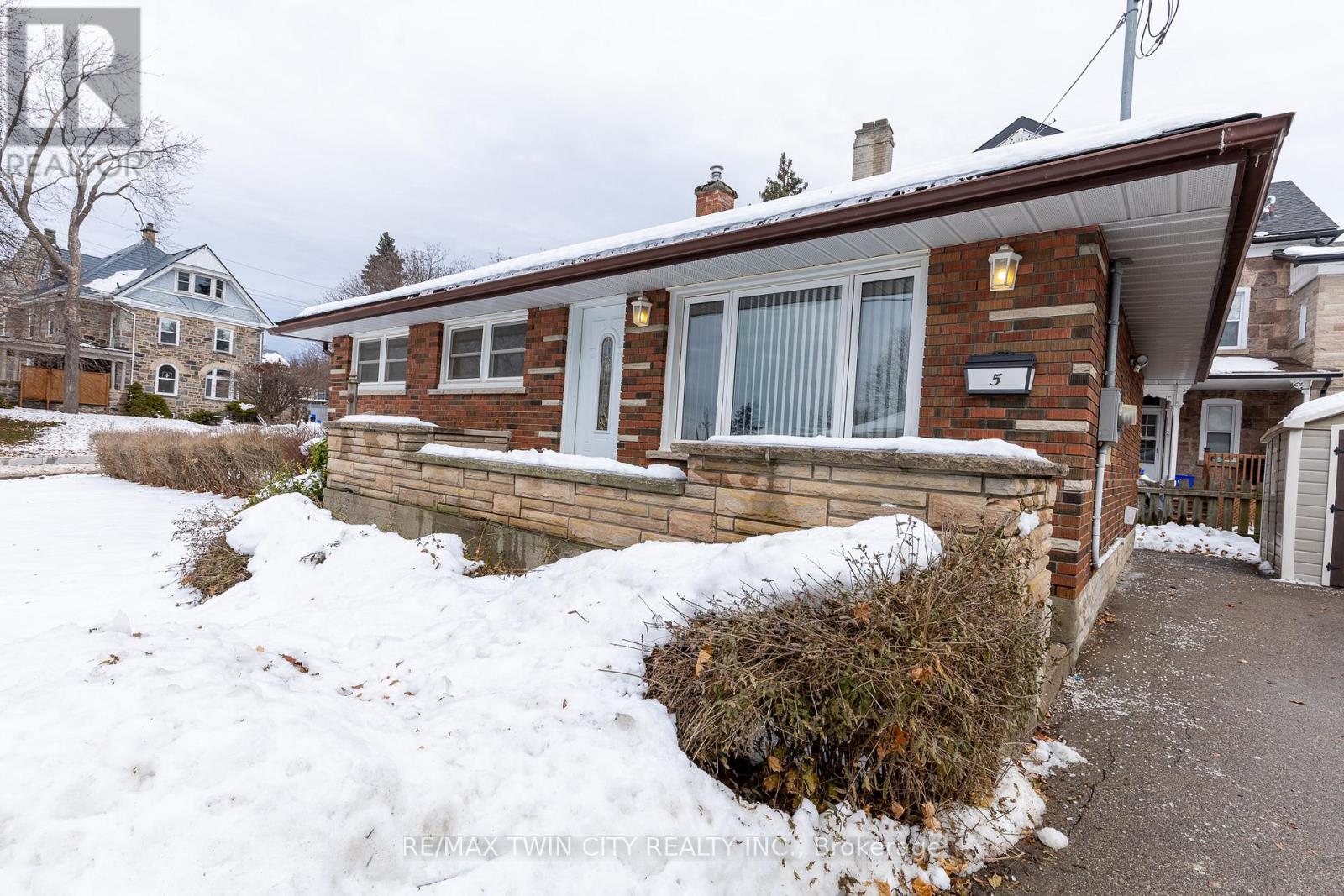 5 MCKENZIE STREET, Cambridge, Ontario