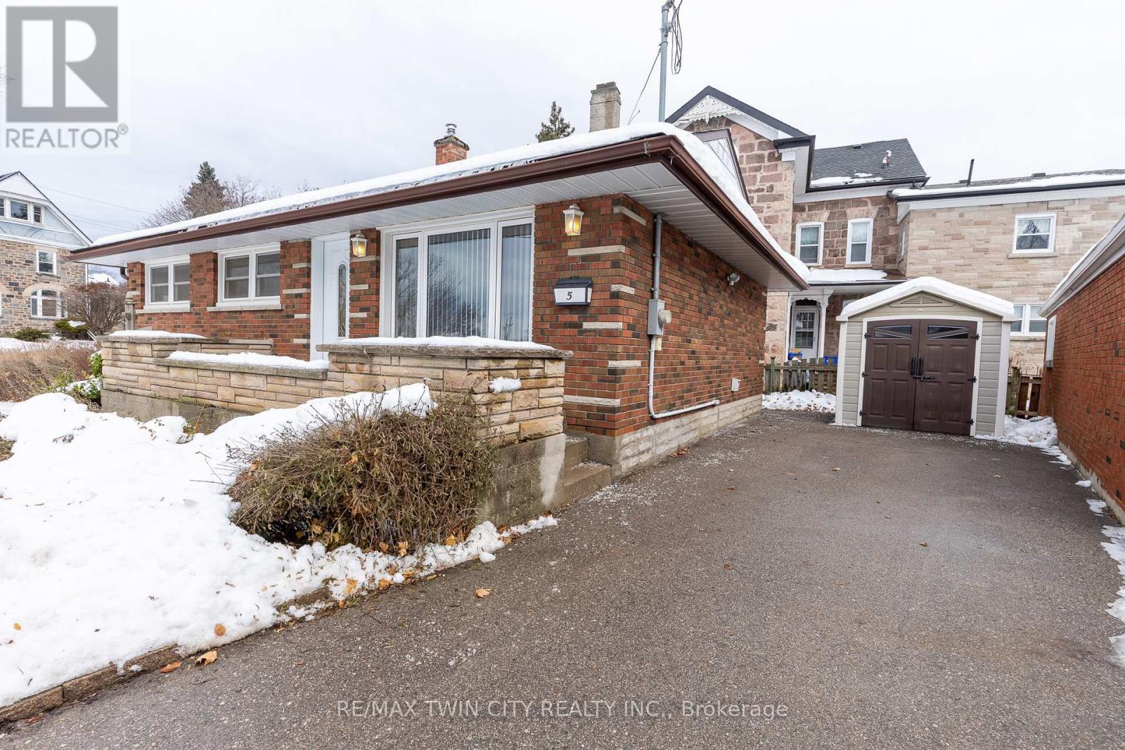 5 Mckenzie Street, Cambridge, Ontario  N1R 4C9 - Photo 2 - X12649458