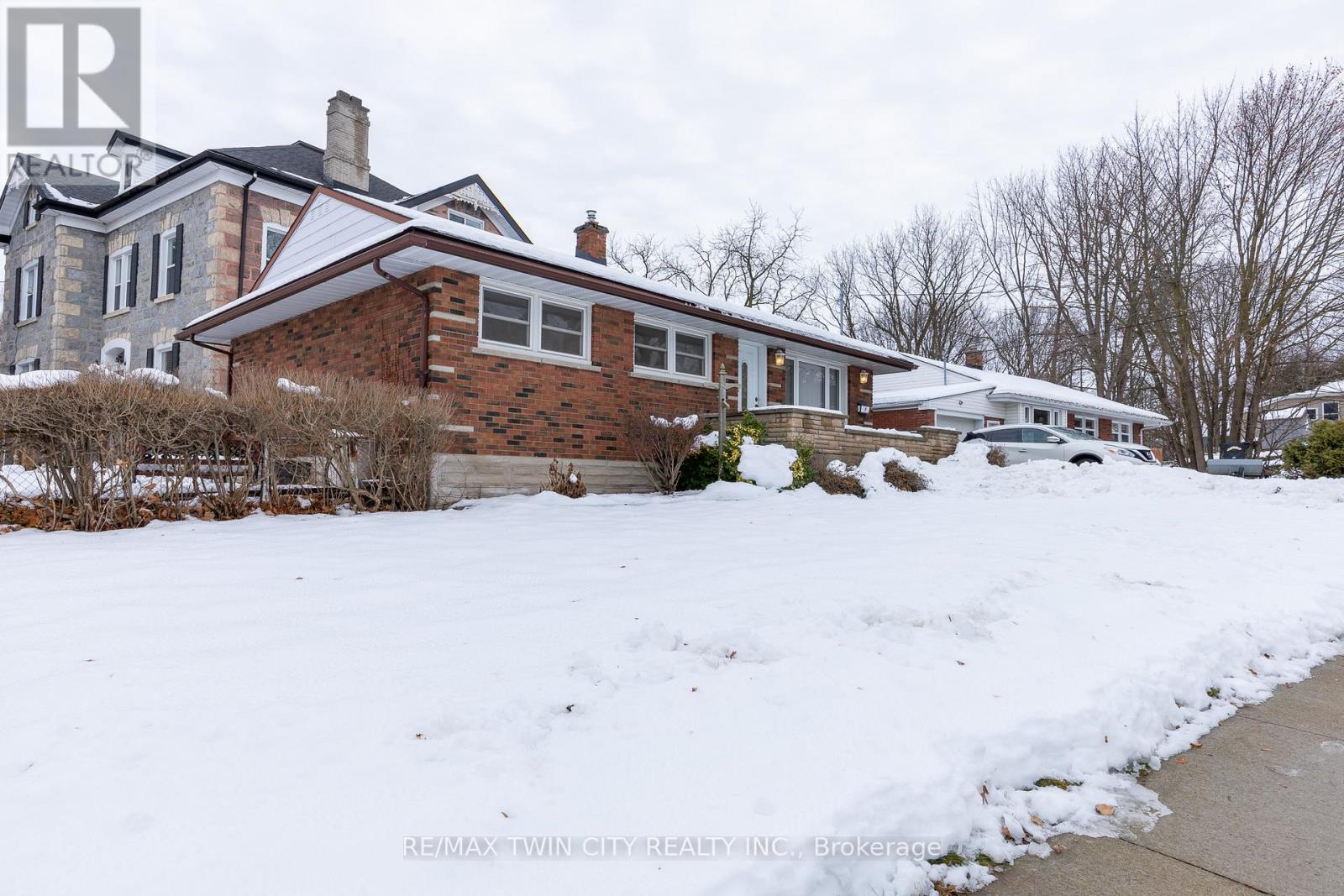 5 Mckenzie Street, Cambridge, Ontario  N1R 4C9 - Photo 3 - X12649458