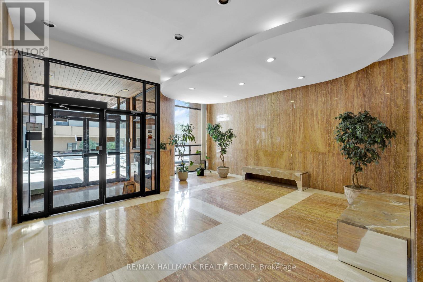 104 - 475 Laurier Avenue W, Ottawa, Ontario  K1R 7X1 - Photo 2 - X12649494