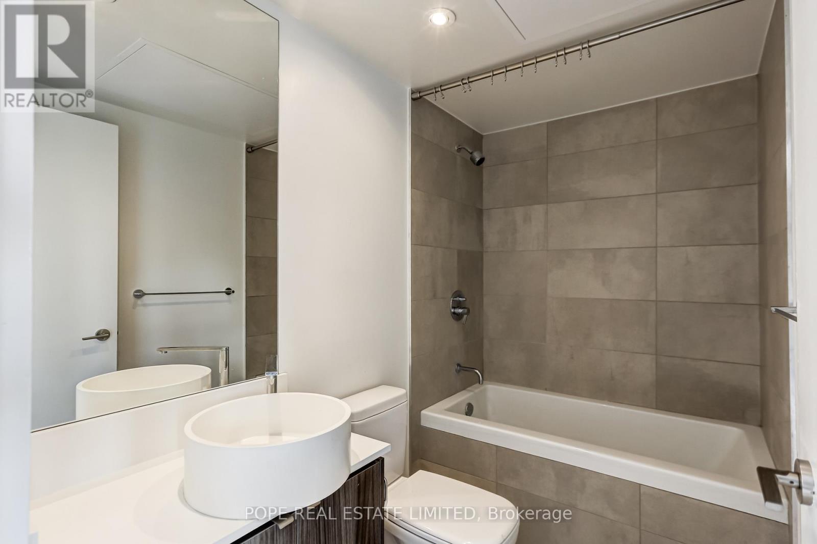 2204 - 60 Colborne Street, Toronto, Ontario  M5E 1E3 - Photo 4 - C12649542