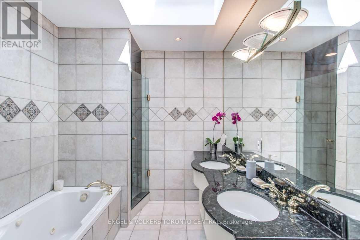 405 Bedford Park Avenue, Toronto, Ontario  M5M 1J9 - Photo 11 - C12649544