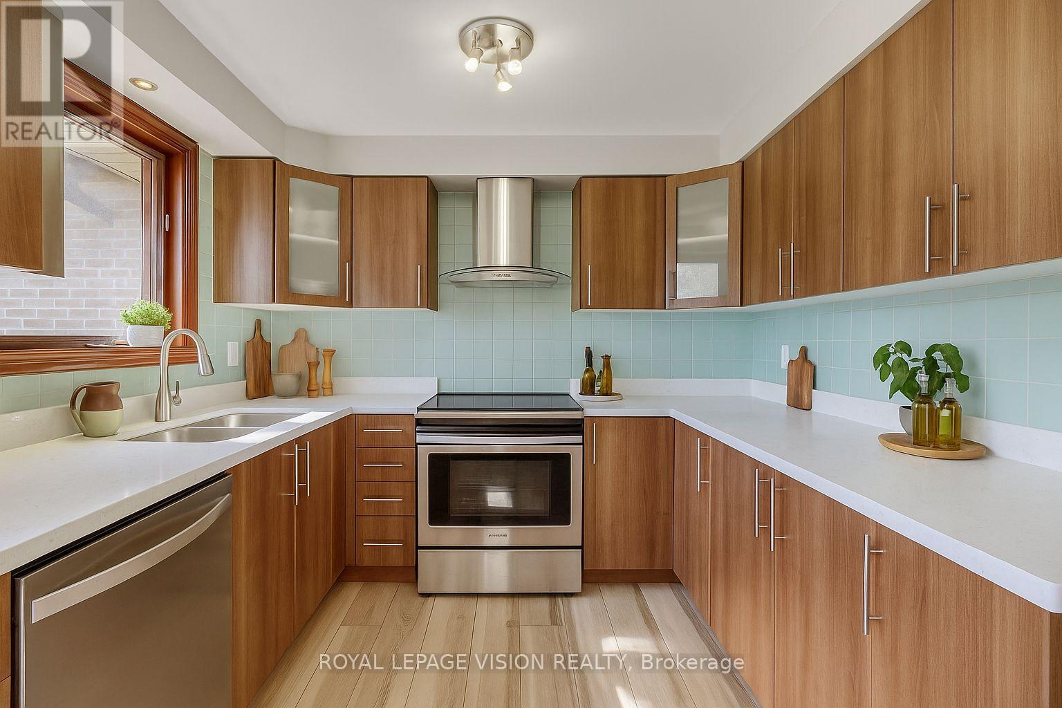 27 Westcroft Drive, Toronto, Ontario  M1E 3A2 - Photo 4 - E12649500