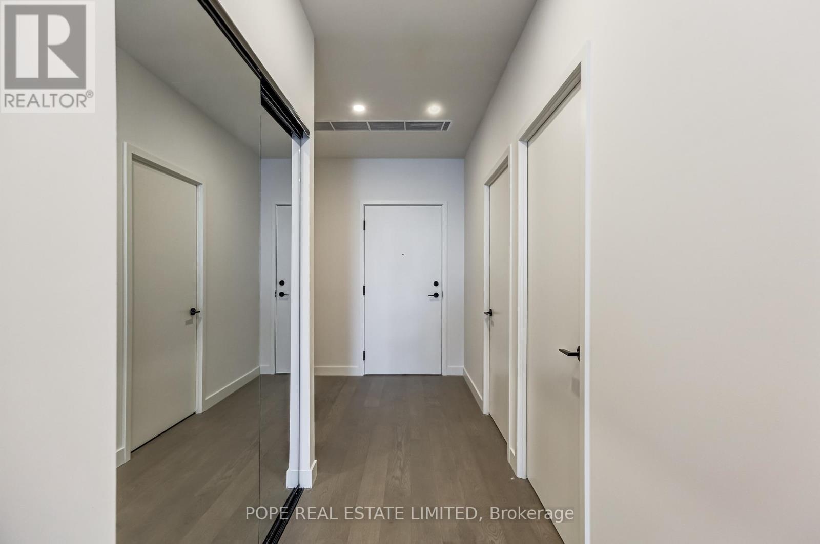 1601 - 1050 Eastern Avenue, Toronto, Ontario  M4L 0B7 - Photo 4 - E12649506