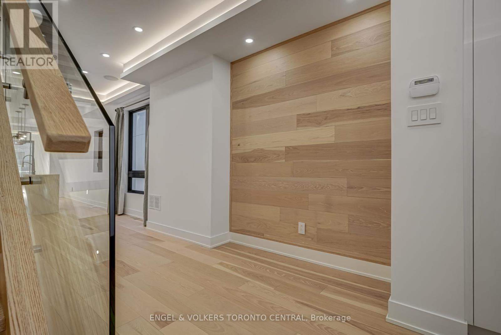 230 Willow Avenue, Toronto, Ontario  M4E 3K7 - Photo 11 - E12649546