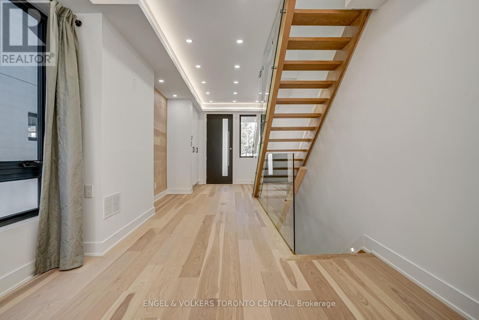 230 Willow Avenue, Toronto, Ontario  M4E 3K7 - Photo 12 - E12649546