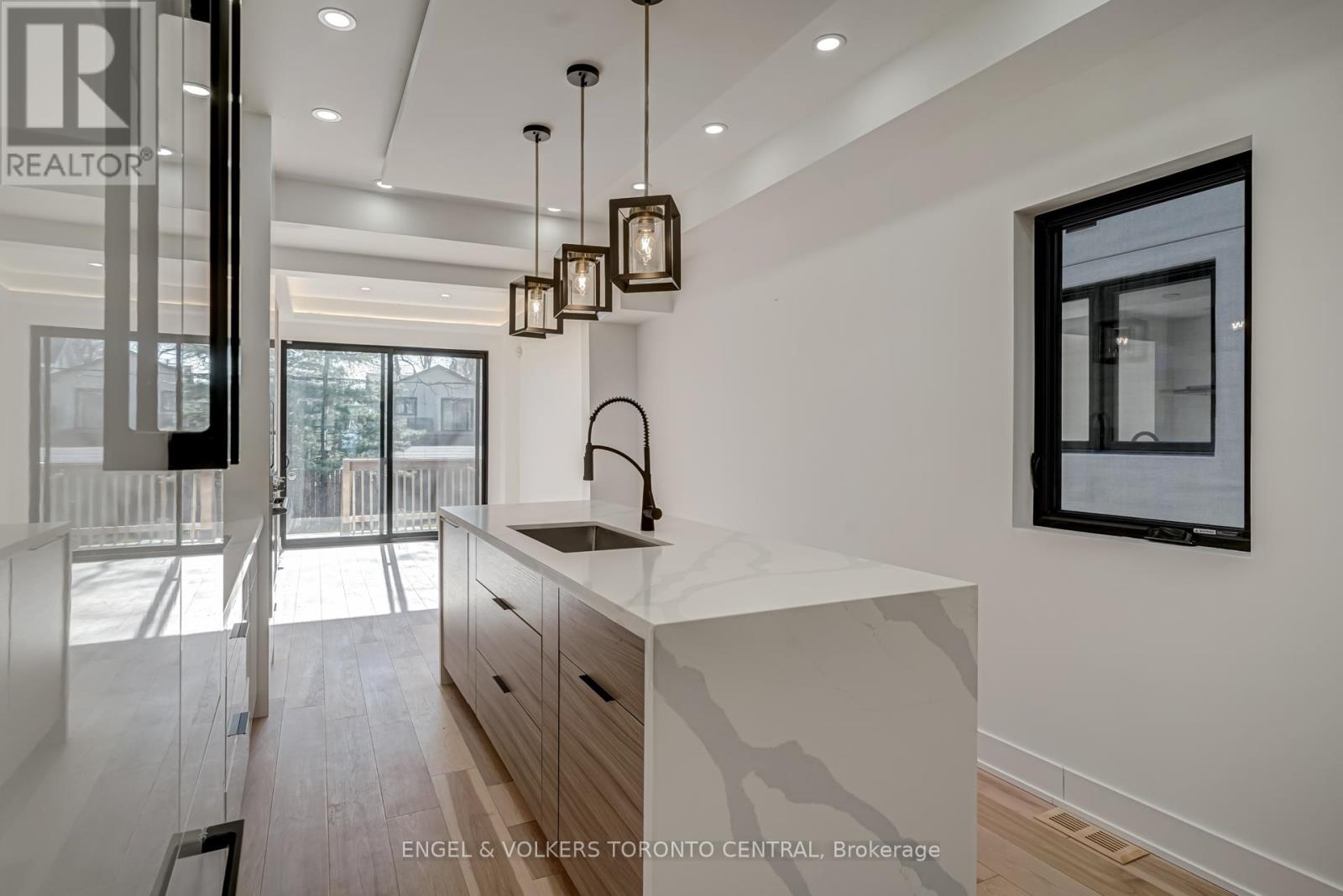 230 Willow Avenue, Toronto, Ontario  M4E 3K7 - Photo 18 - E12649546