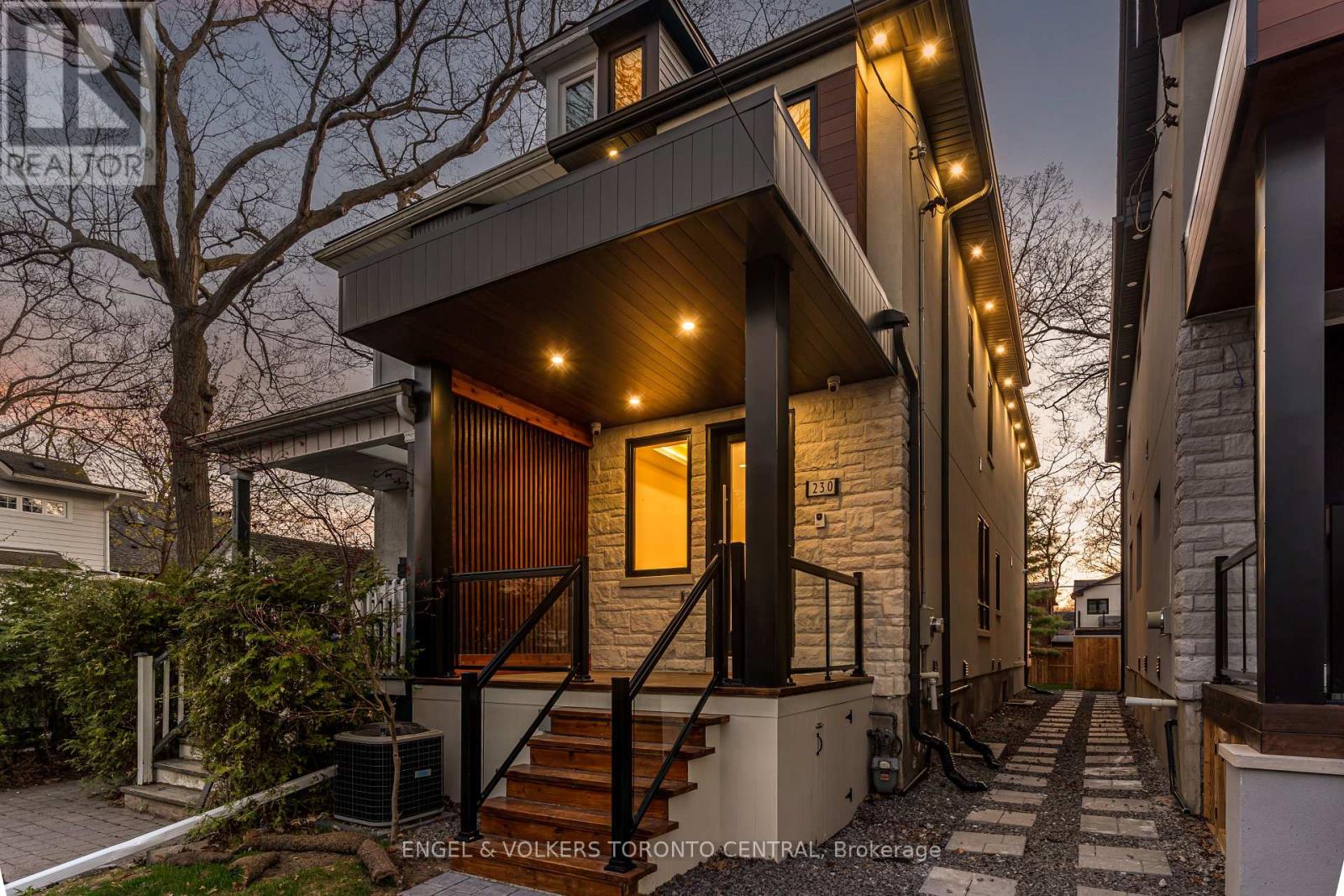 230 Willow Avenue, Toronto, Ontario  M4E 3K7 - Photo 4 - E12649546