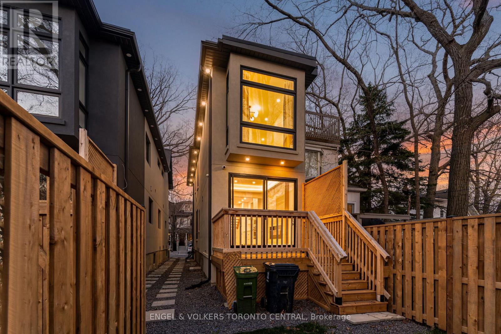 230 Willow Avenue, Toronto, Ontario  M4E 3K7 - Photo 5 - E12649546