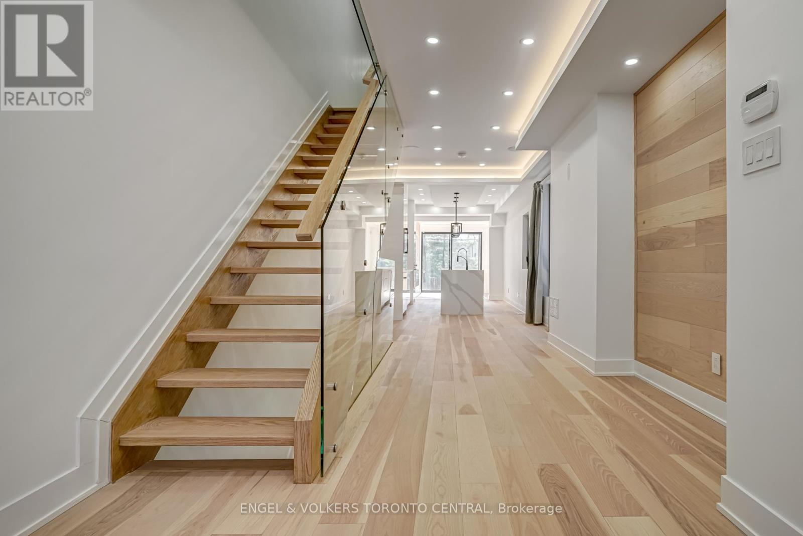 230 Willow Avenue, Toronto, Ontario  M4E 3K7 - Photo 8 - E12649546