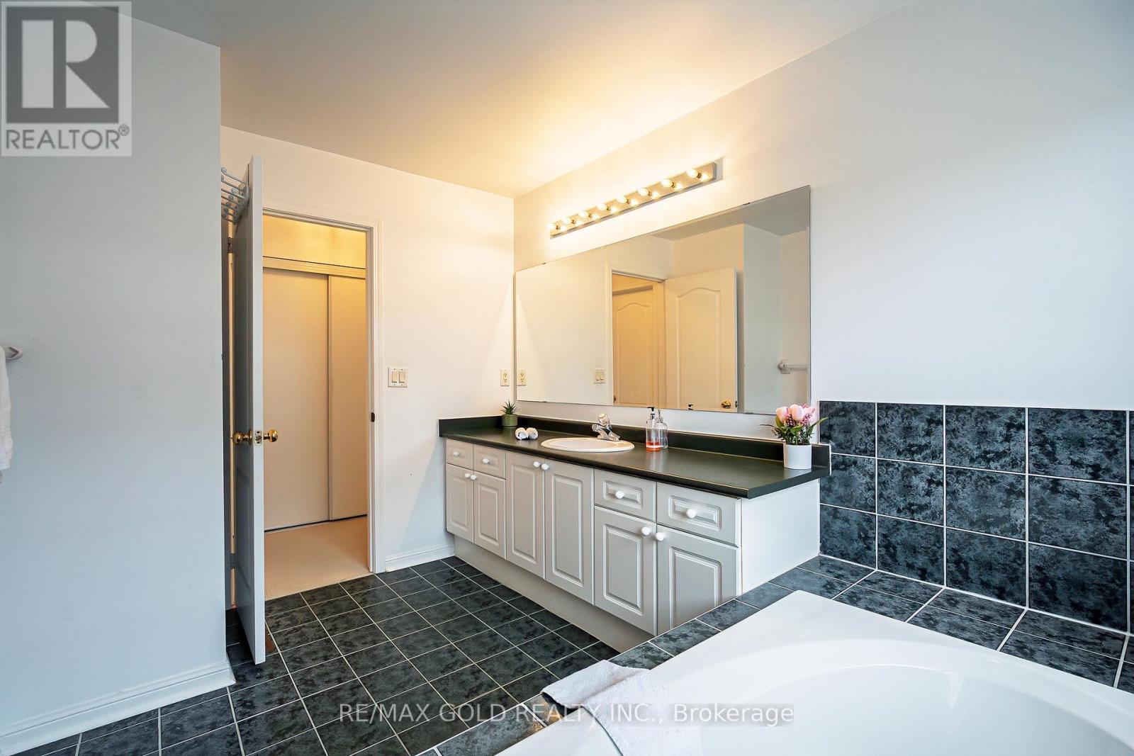 2 Maltby Court, Brampton, Ontario  L6P 1A5 - Photo 33 - W12536950