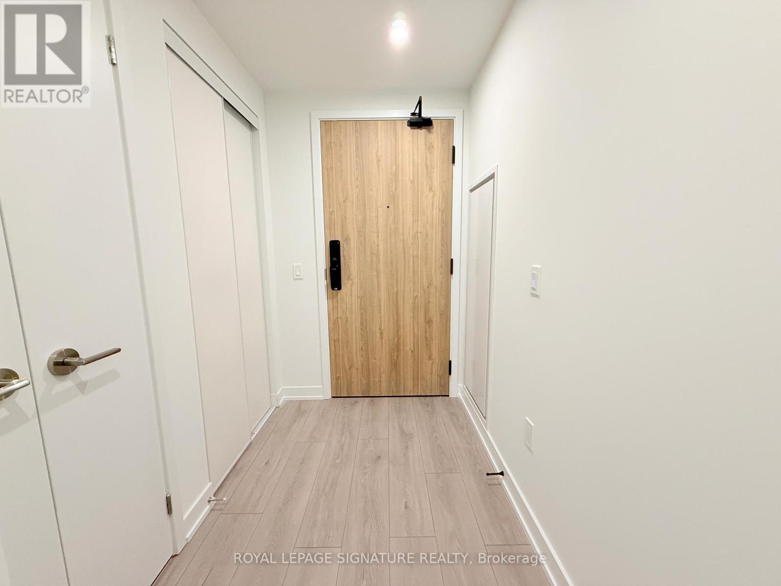 309 - 1 Fairview Road E, Mississauga, Ontario  L5A 0B4 - Photo 2 - W12649492