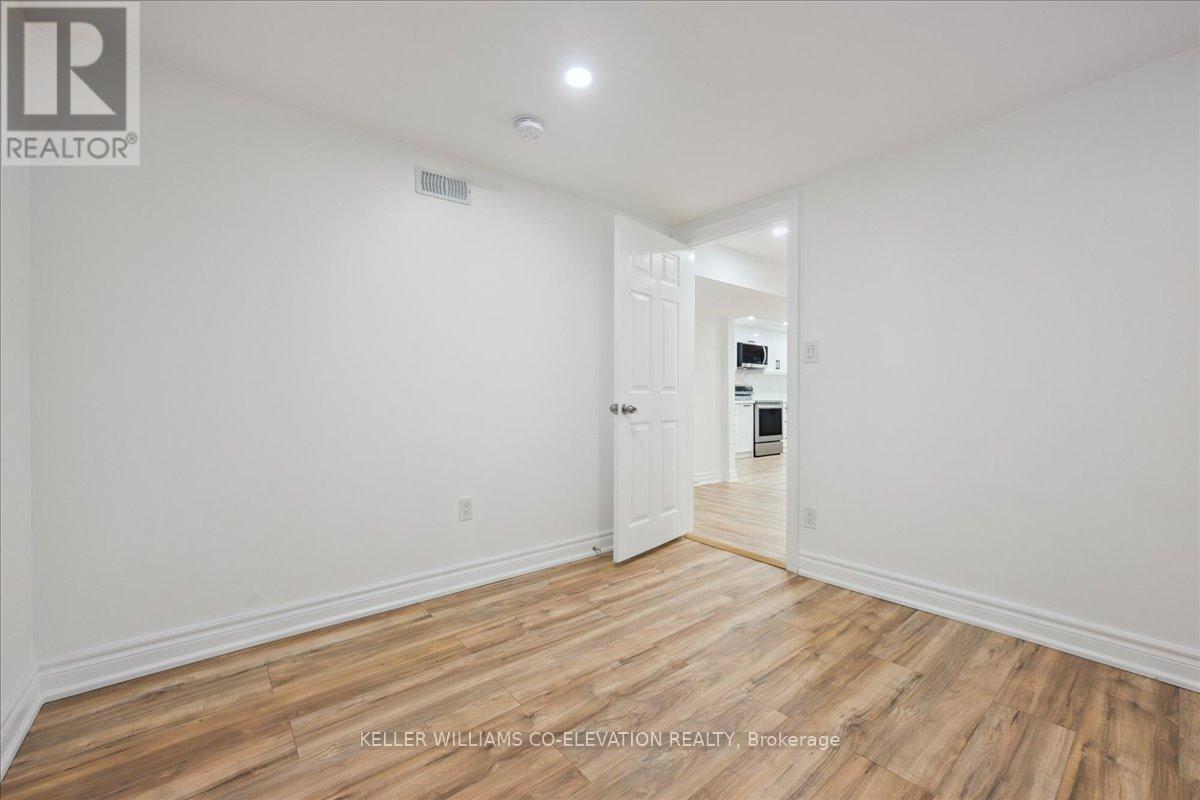 379 Bryant Crescent, Burlington, Ontario  L7L 3Z4 - Photo 17 - W12649498