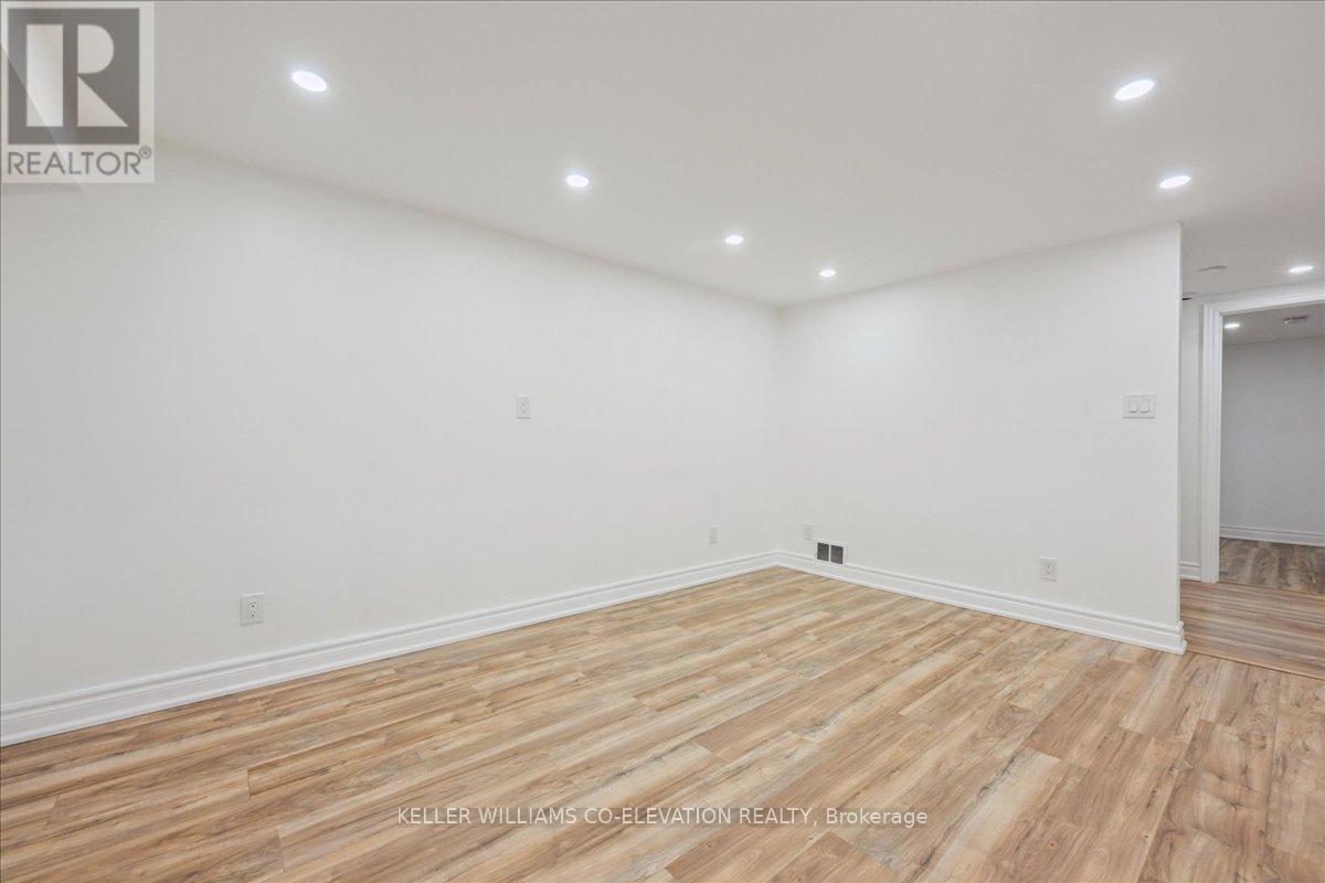 379 Bryant Crescent, Burlington, Ontario  L7L 3Z4 - Photo 7 - W12649498