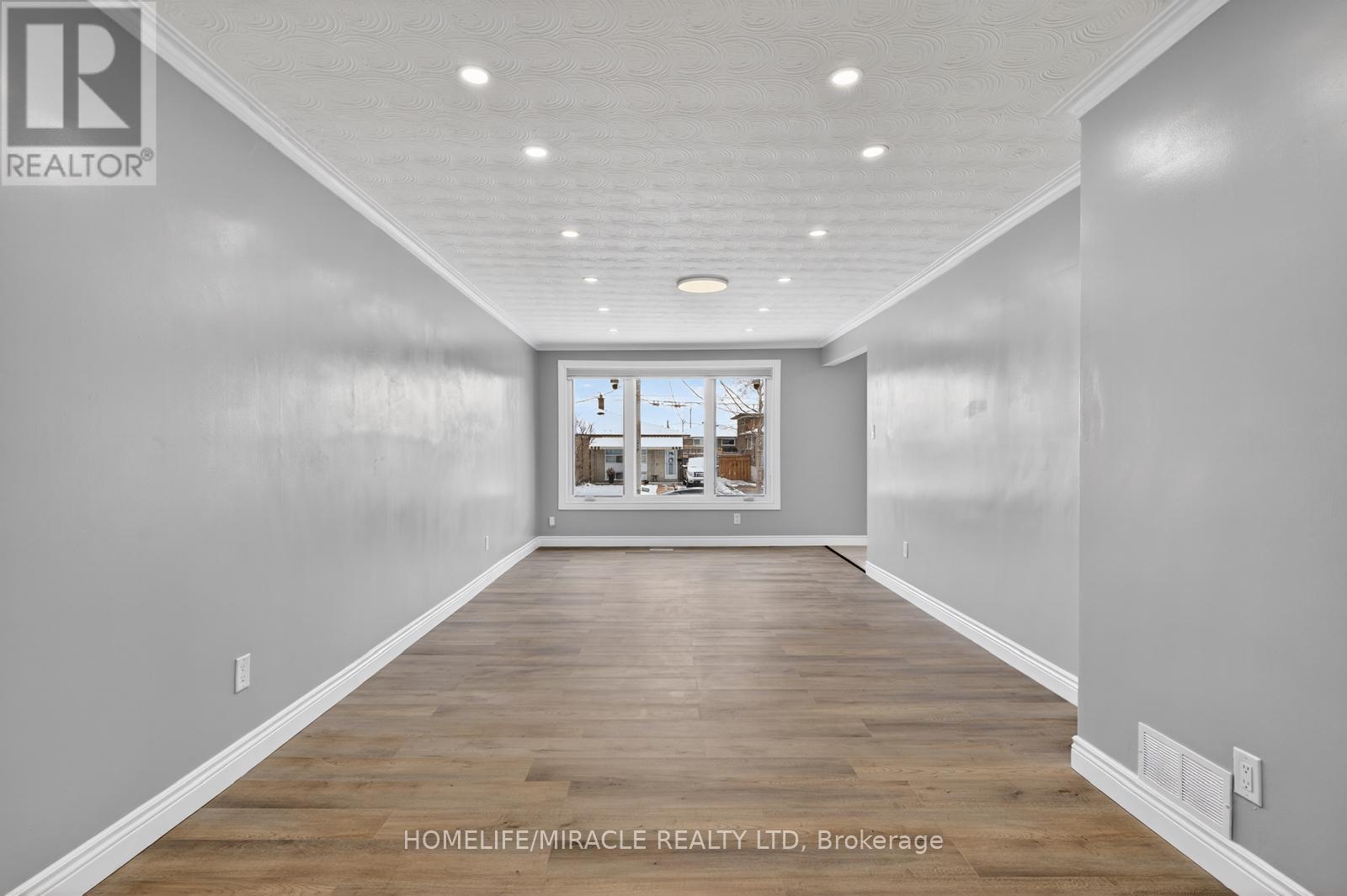 18 Rubydale Gardens, Toronto, Ontario  M9L 1B9 - Photo 10 - W12649512