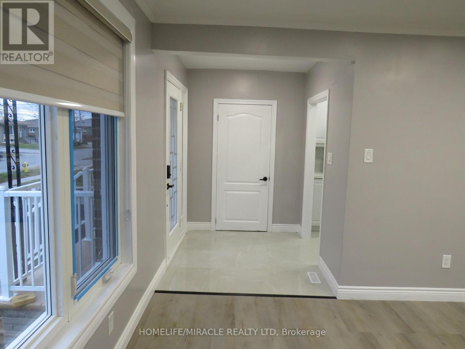 18 Rubydale Gardens, Toronto, Ontario  M9L 1B9 - Photo 11 - W12649512