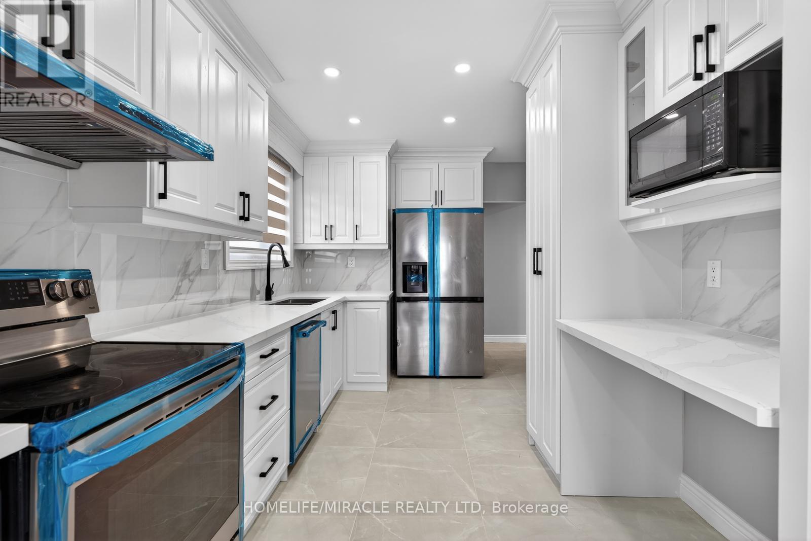 18 Rubydale Gardens, Toronto, Ontario  M9L 1B9 - Photo 14 - W12649512