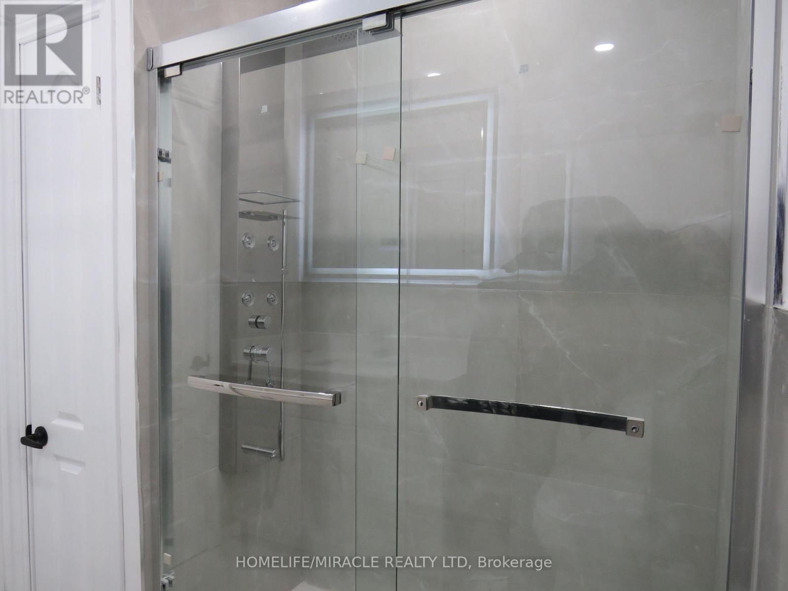 18 Rubydale Gardens, Toronto, Ontario  M9L 1B9 - Photo 25 - W12649512