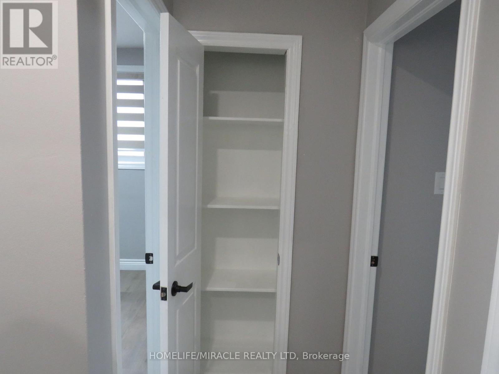 18 Rubydale Gardens, Toronto, Ontario  M9L 1B9 - Photo 34 - W12649512