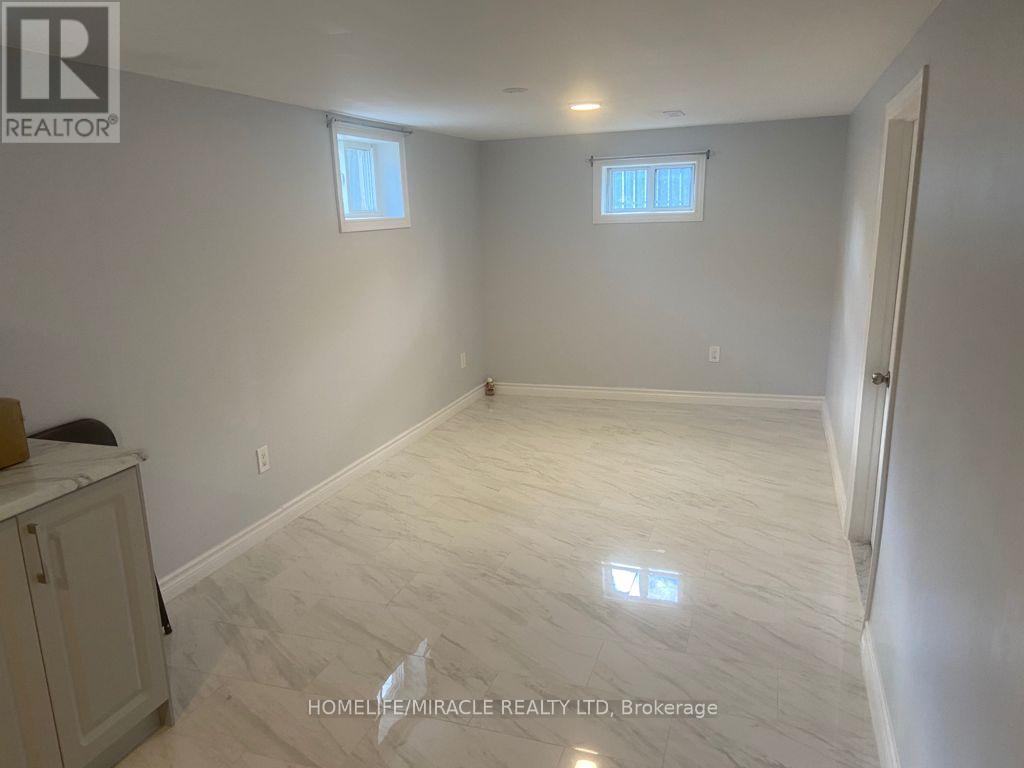 18 Rubydale Gardens, Toronto, Ontario  M9L 1B9 - Photo 41 - W12649512