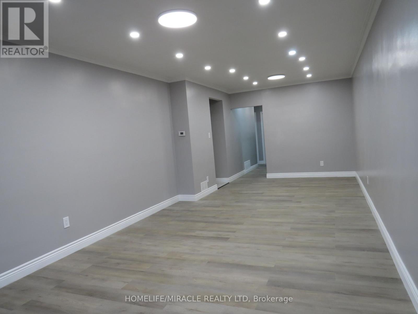 18 Rubydale Gardens, Toronto, Ontario  M9L 1B9 - Photo 9 - W12649512