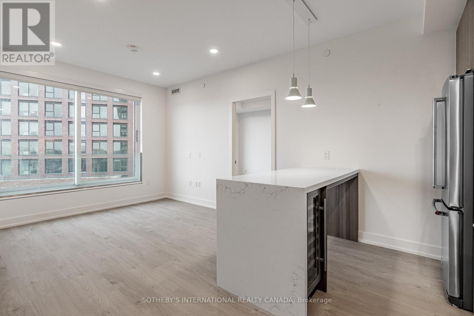 602 - 31 YORK GARDEN WAY, Toronto, Ontario