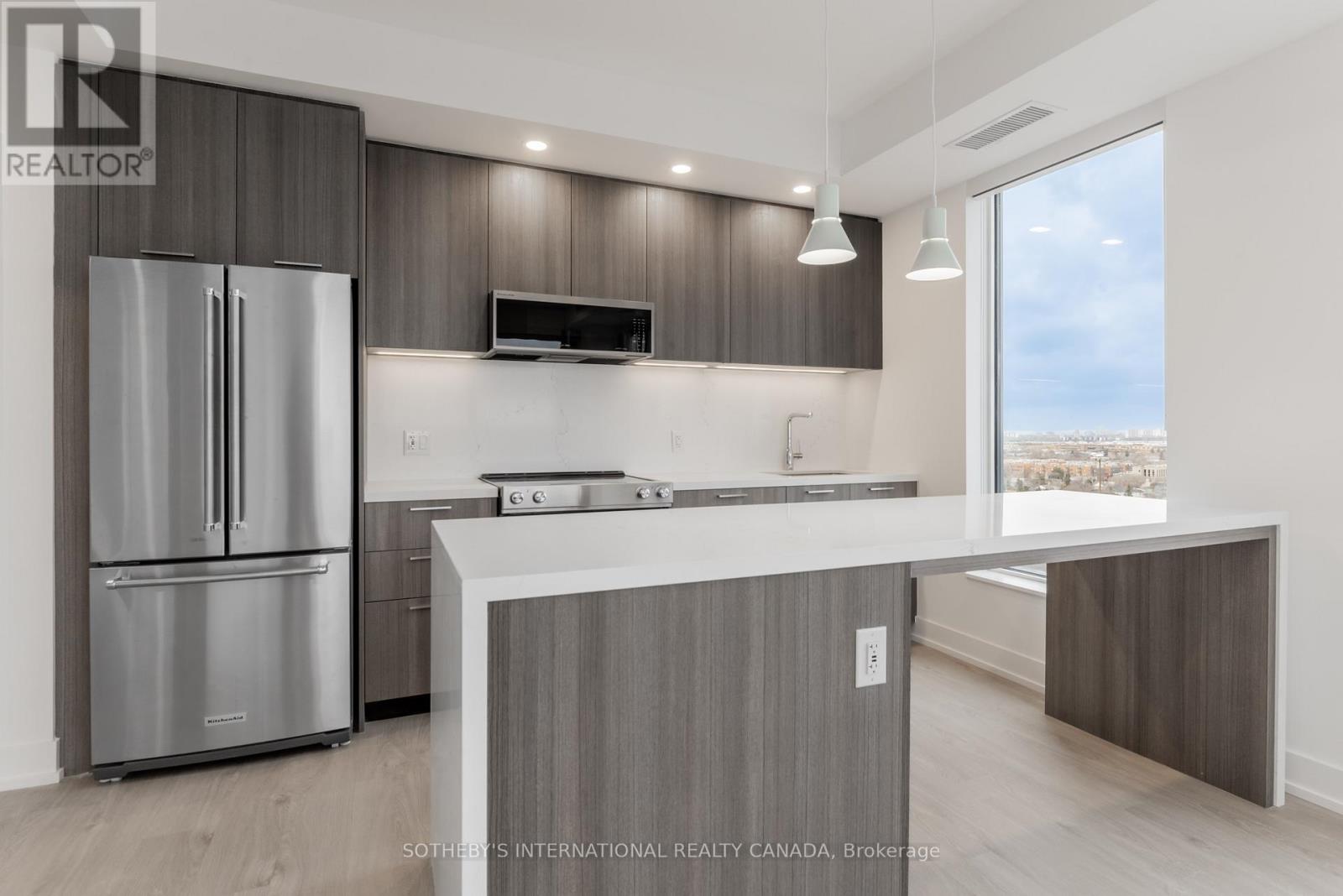 808 - 31 York Garden Way, Toronto, Ontario  M6A 2V1 - Photo 4 - W12649518