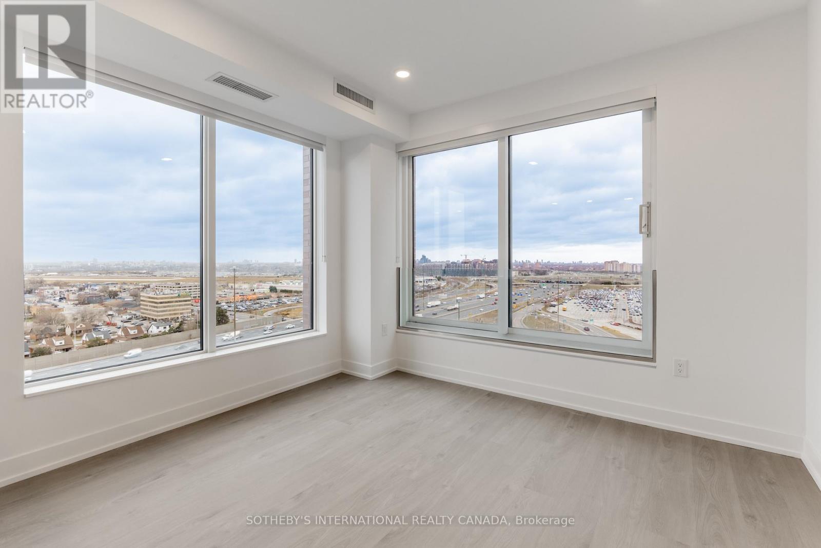 808 - 31 York Garden Way, Toronto, Ontario  M6A 2V1 - Photo 7 - W12649518