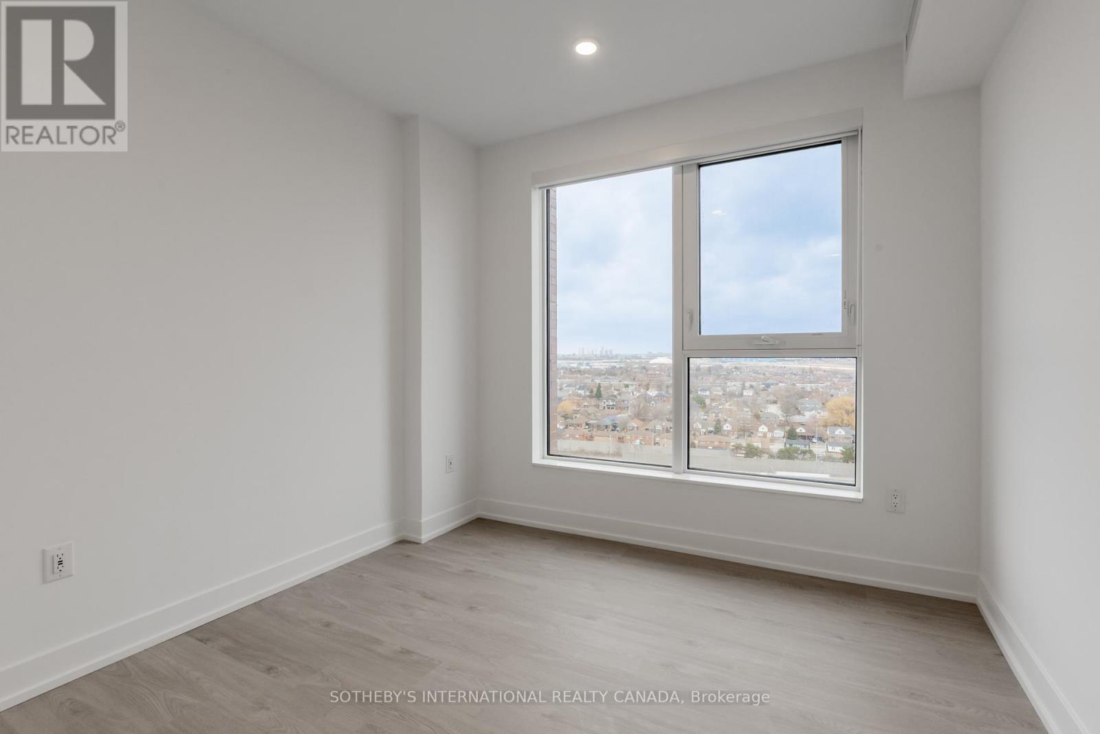 808 - 31 York Garden Way, Toronto, Ontario  M6A 2V1 - Photo 8 - W12649518