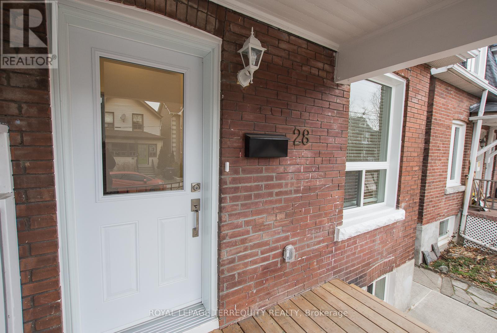 28 Bartlett Avenue, Toronto, Ontario  M6H 3E6 - Photo 4 - W12649522