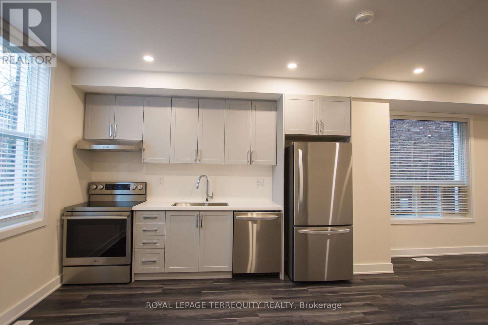 28 Bartlett Avenue, Toronto, Ontario  M6H 3E6 - Photo 6 - W12649522