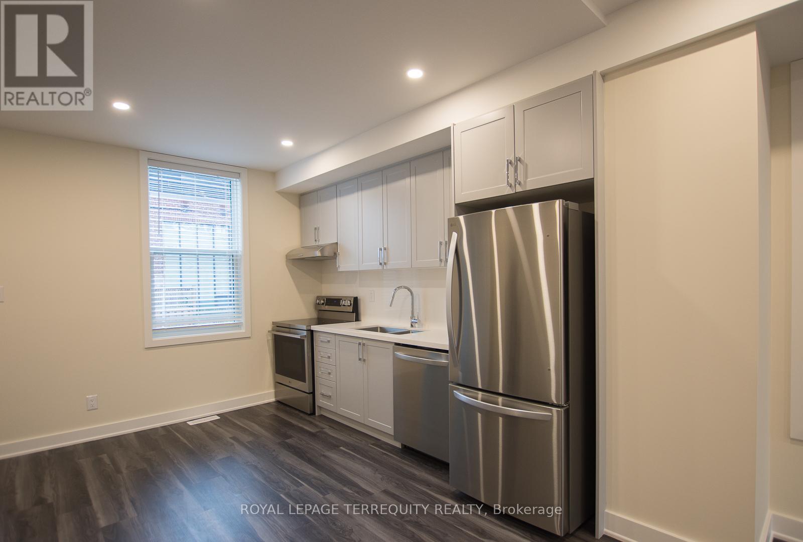 28 Bartlett Avenue, Toronto, Ontario  M6H 3E6 - Photo 7 - W12649522