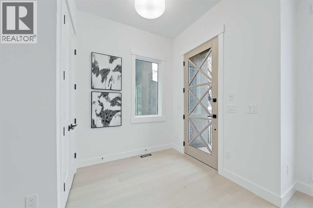 732 33a Street Nw, Calgary, Alberta  T2N 2X1 - Photo 3 - A2275118