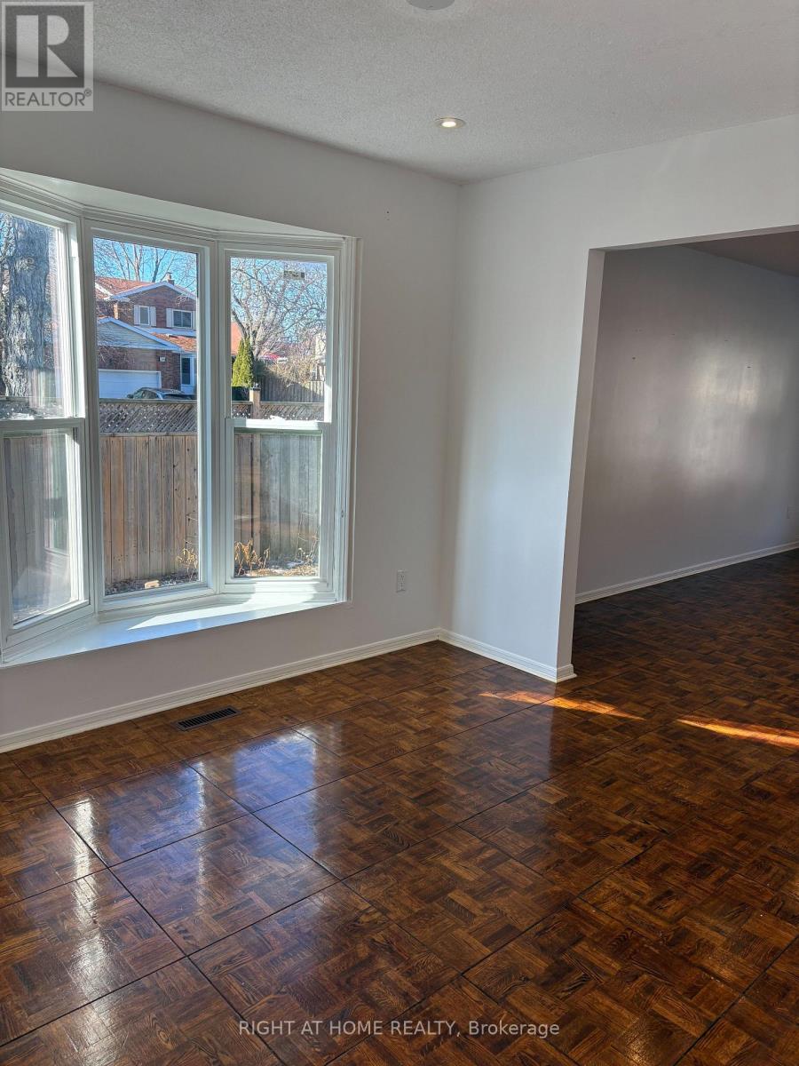 33 Innisbrook Crescent, Markham, Ontario  L3T 5A9 - Photo 10 - N12649560