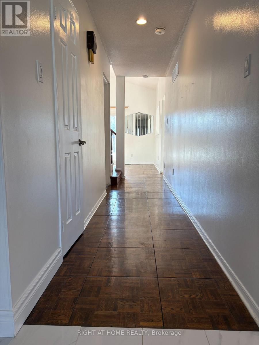 33 Innisbrook Crescent, Markham, Ontario  L3T 5A9 - Photo 3 - N12649560