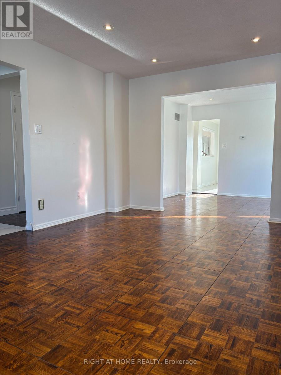 33 Innisbrook Crescent, Markham, Ontario  L3T 5A9 - Photo 5 - N12649560