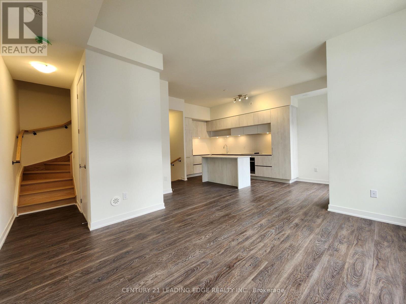 1012 - 14 David Eyer Drive, Richmond Hill, Ontario  L4S 0N4 - Photo 2 - N12649580