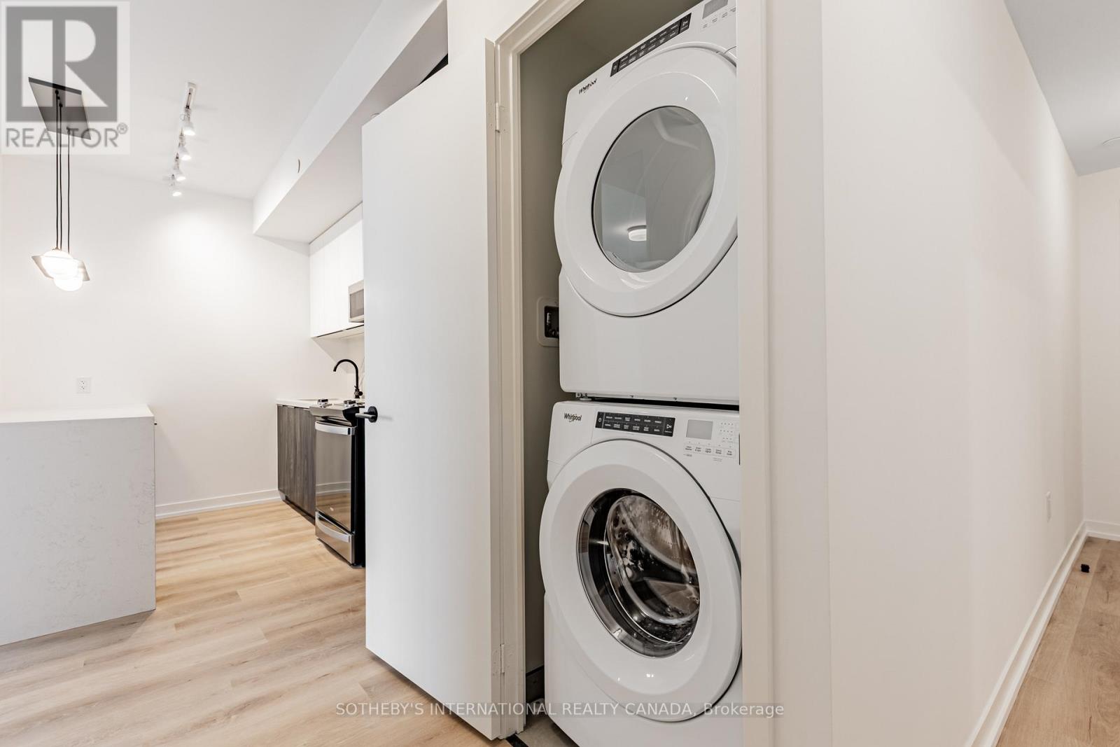 711 - 5 York Garden Way, Toronto, Ontario  M6A 2V1 - Photo 6 - W12649556