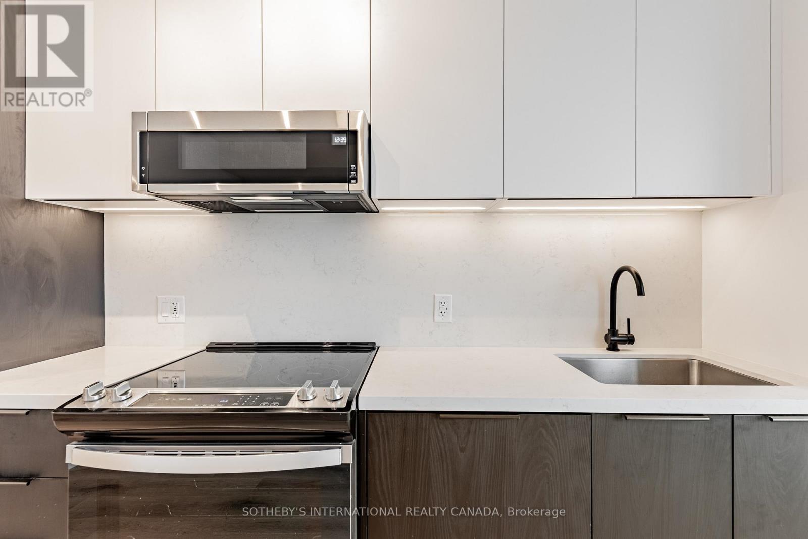 603 - 5 York Garden Way, Toronto, Ontario  M6A 2V1 - Photo 6 - W12649558