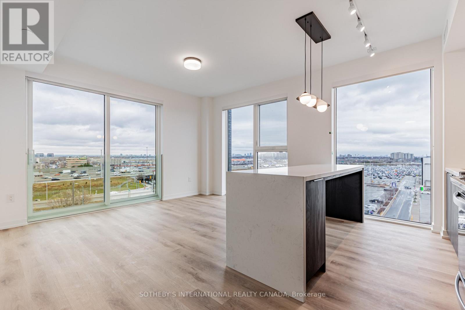 602 - 5 York Garden Way, Toronto, Ontario  M6A 2V1 - Photo 2 - W12649562