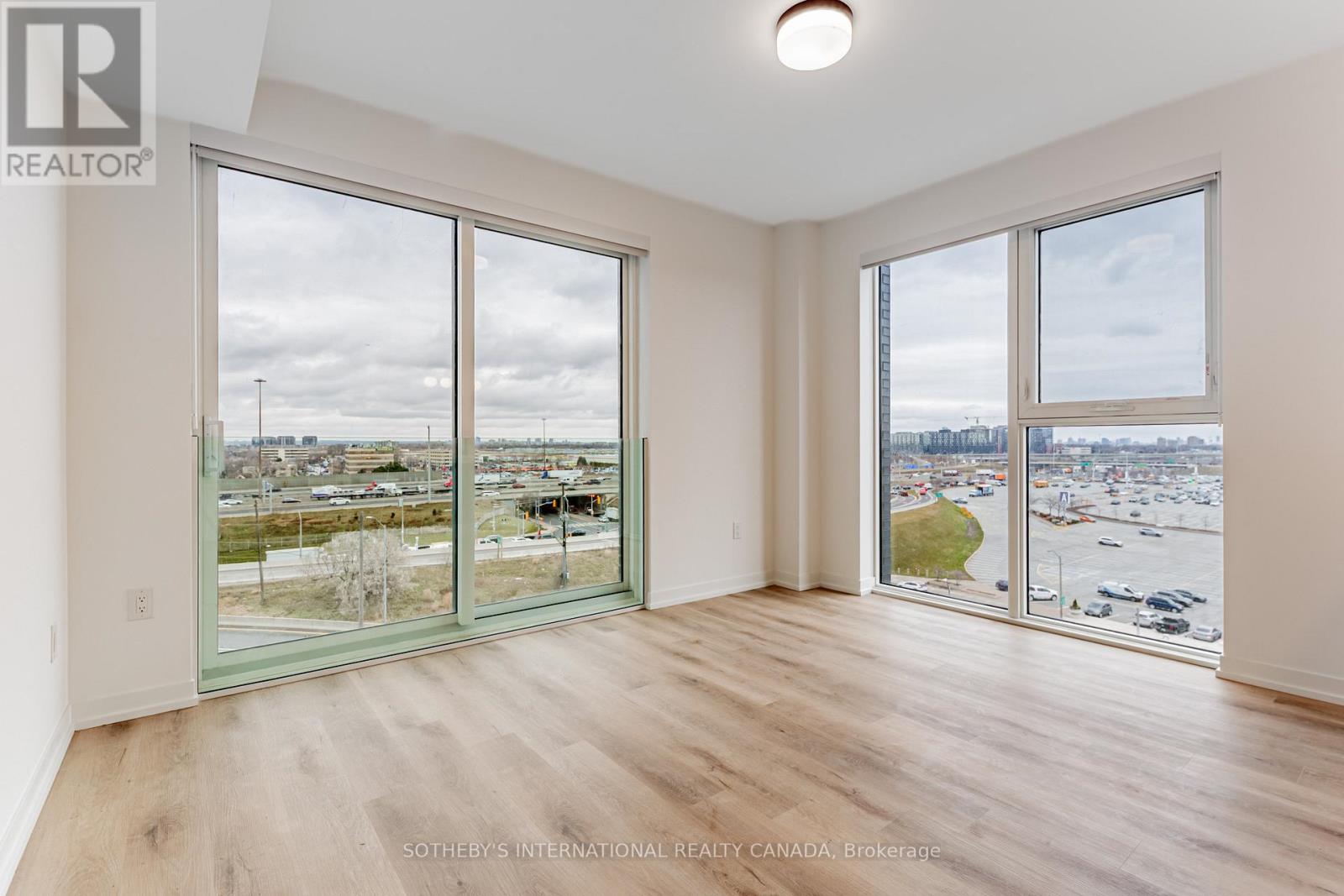 602 - 5 York Garden Way, Toronto, Ontario  M6A 2V1 - Photo 5 - W12649562