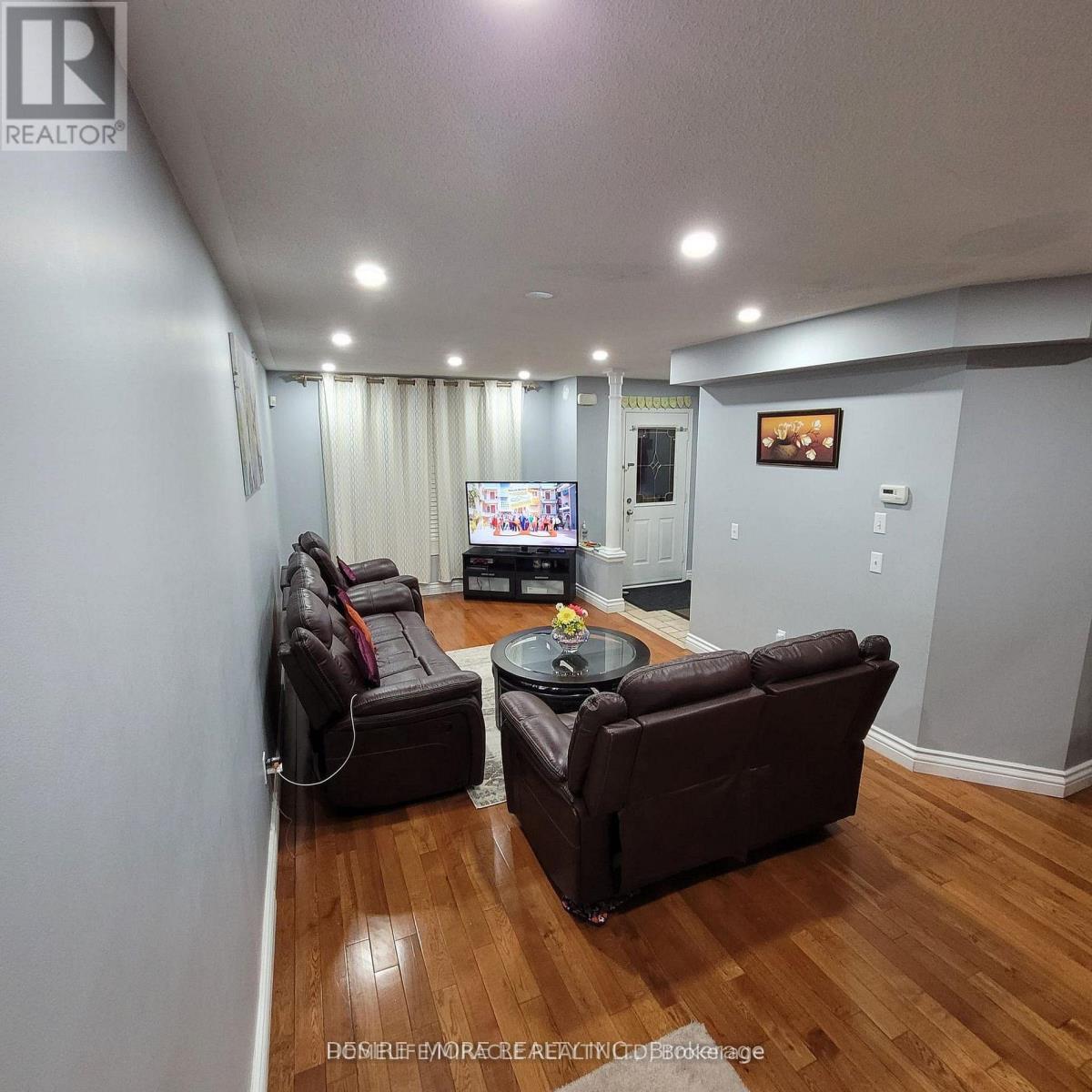 67 Seaside Circle, Brampton, Ontario  L6R 2G8 - Photo 6 - W12649568