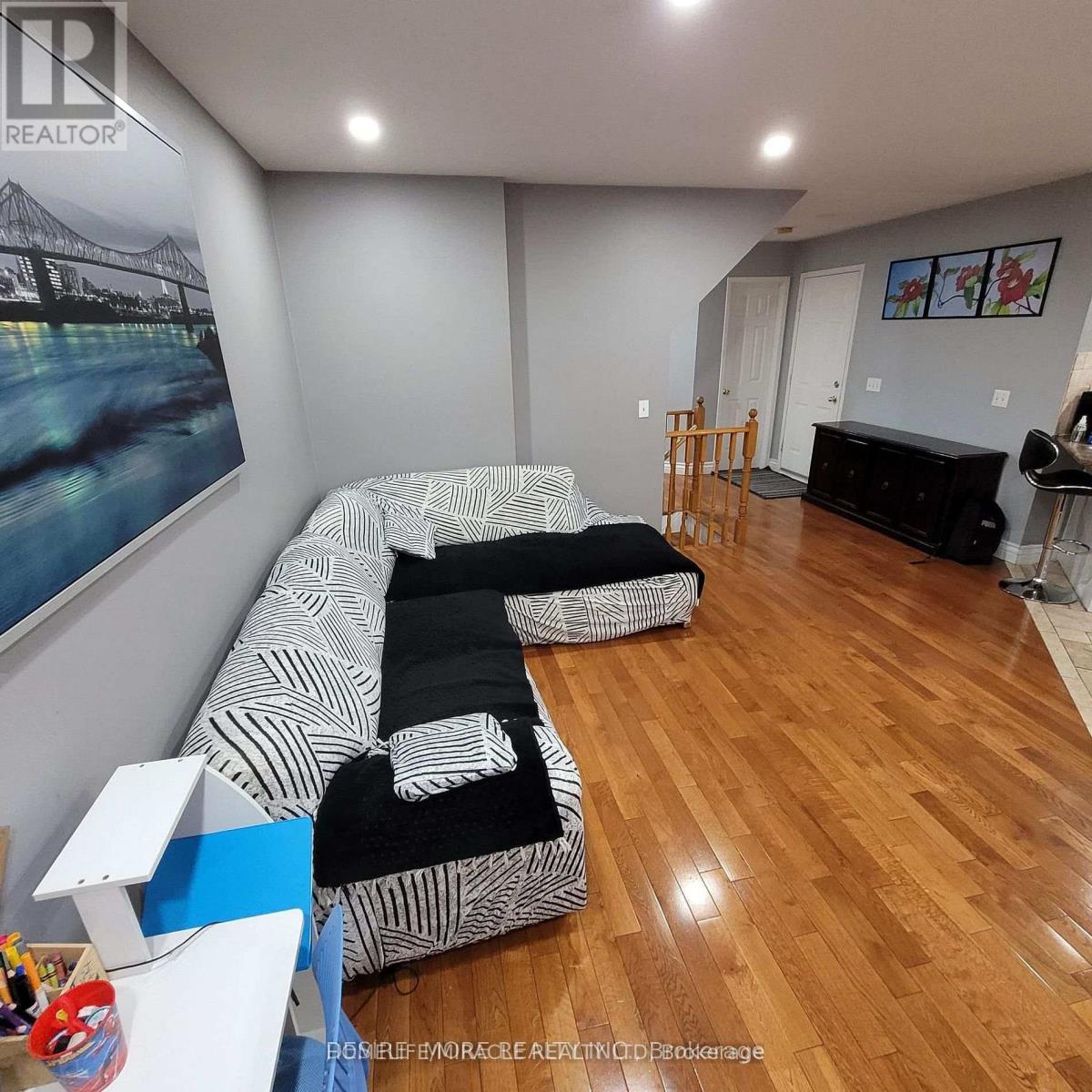 67 Seaside Circle, Brampton, Ontario  L6R 2G8 - Photo 7 - W12649568