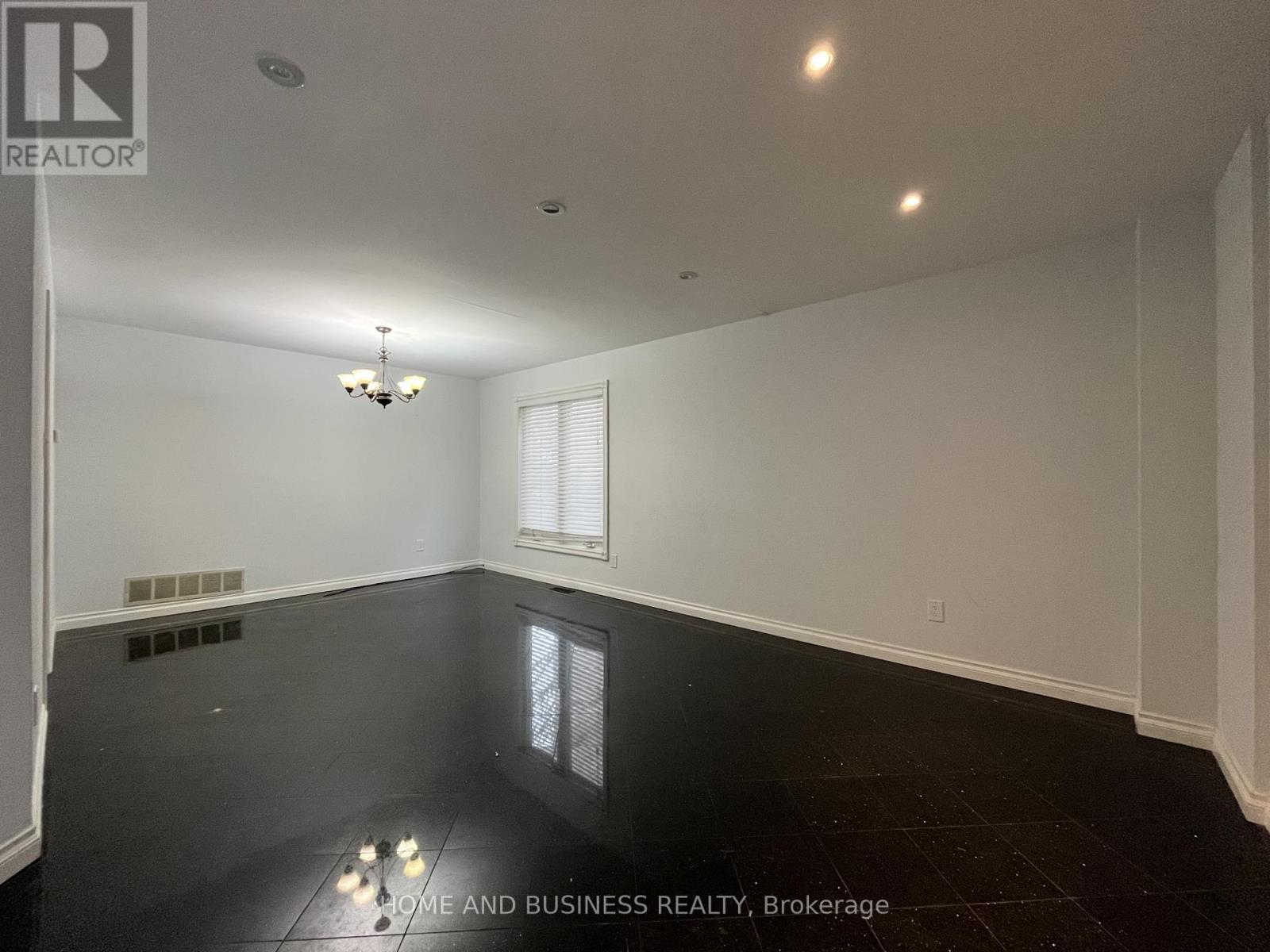 7132 Harding Crescent, Mississauga, Ontario  L5N 5P5 - Photo 8 - W12649570