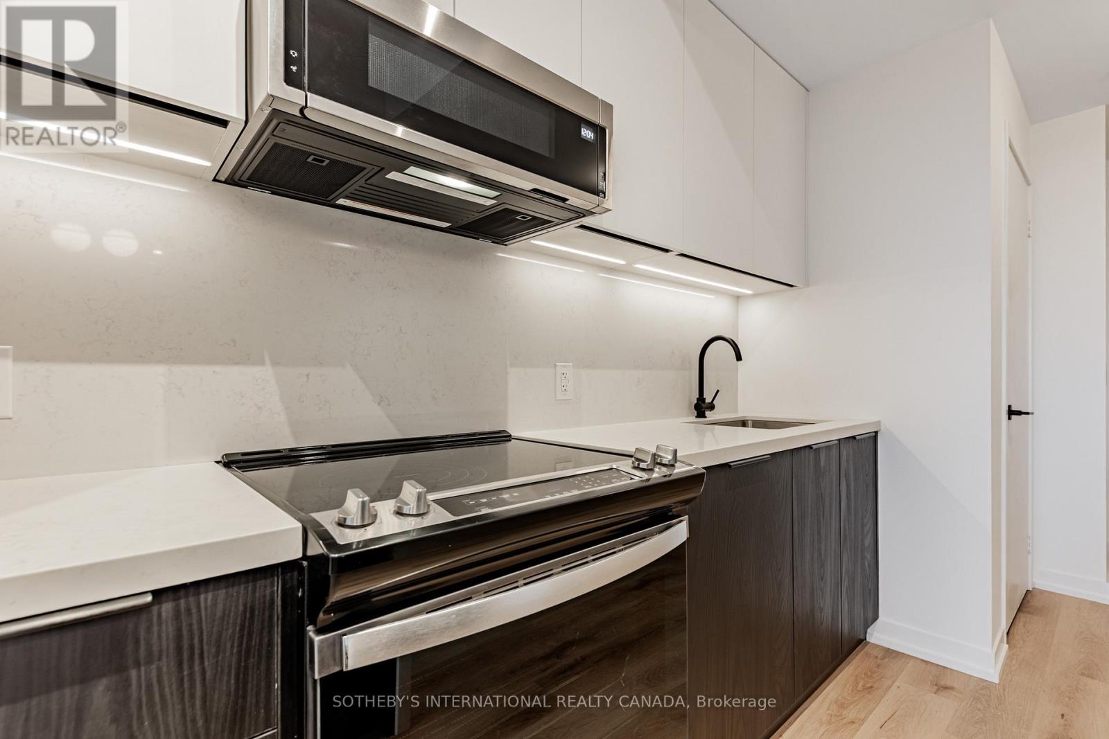 1101 - 5 York Garden Way, Toronto, Ontario  M6A 2V1 - Photo 4 - W12649576