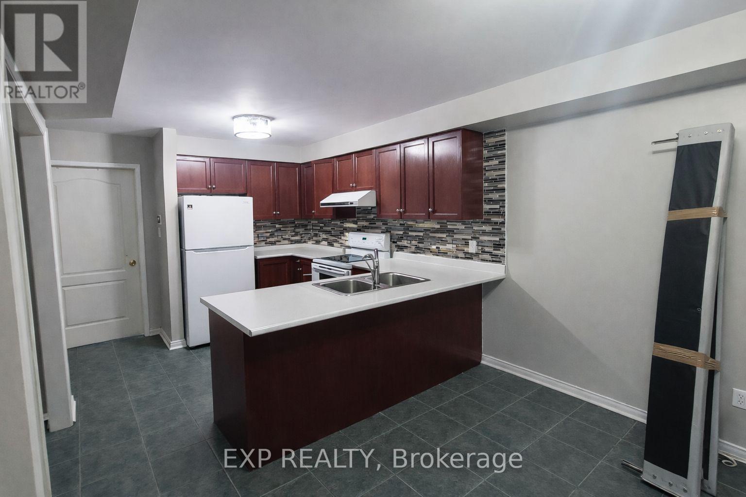 25 Cedarvalley Boulevard, Brampton, Ontario  L7A 1N7 - Photo 2 - W12649582