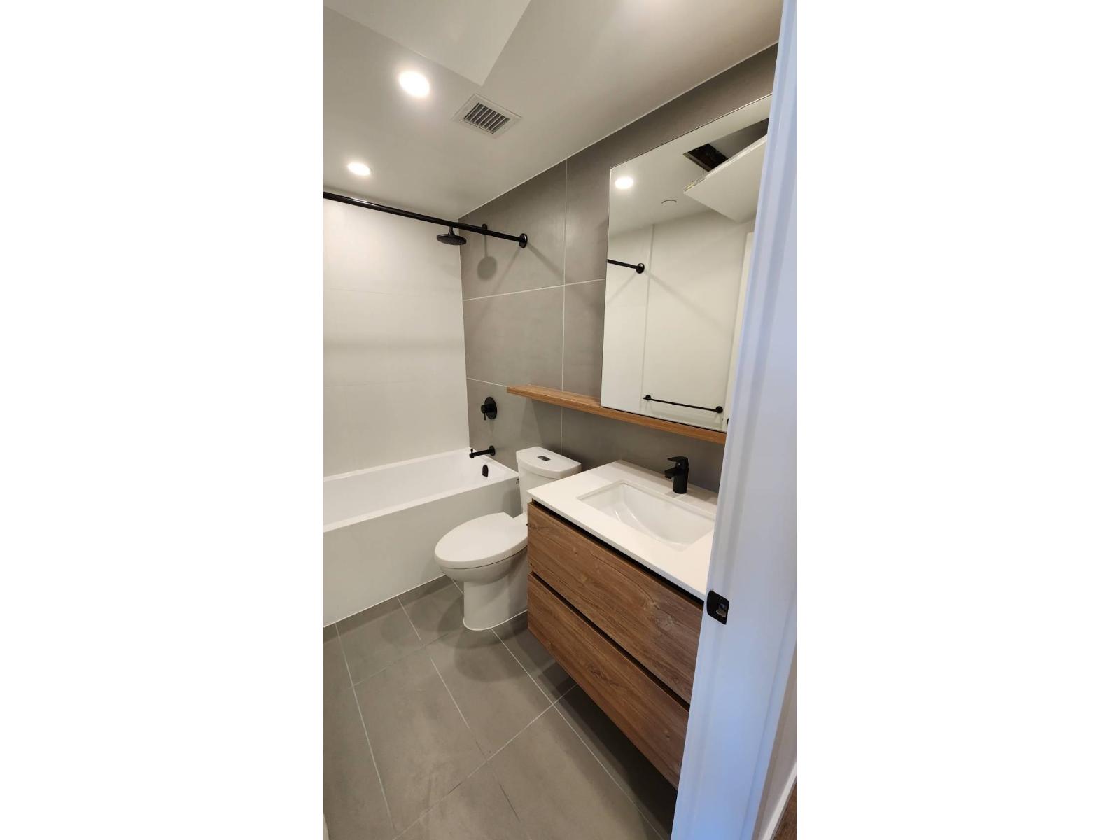 1001 10448 University Drive, Surrey, British Columbia  V3T 0S7 - Photo 9 - R3074926