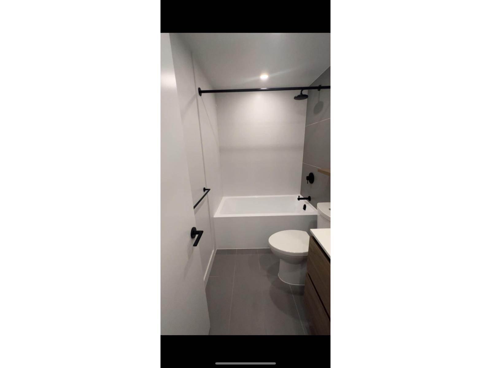 1001 10448 University Drive, Surrey, British Columbia  V3T 0S7 - Photo 8 - R3074926