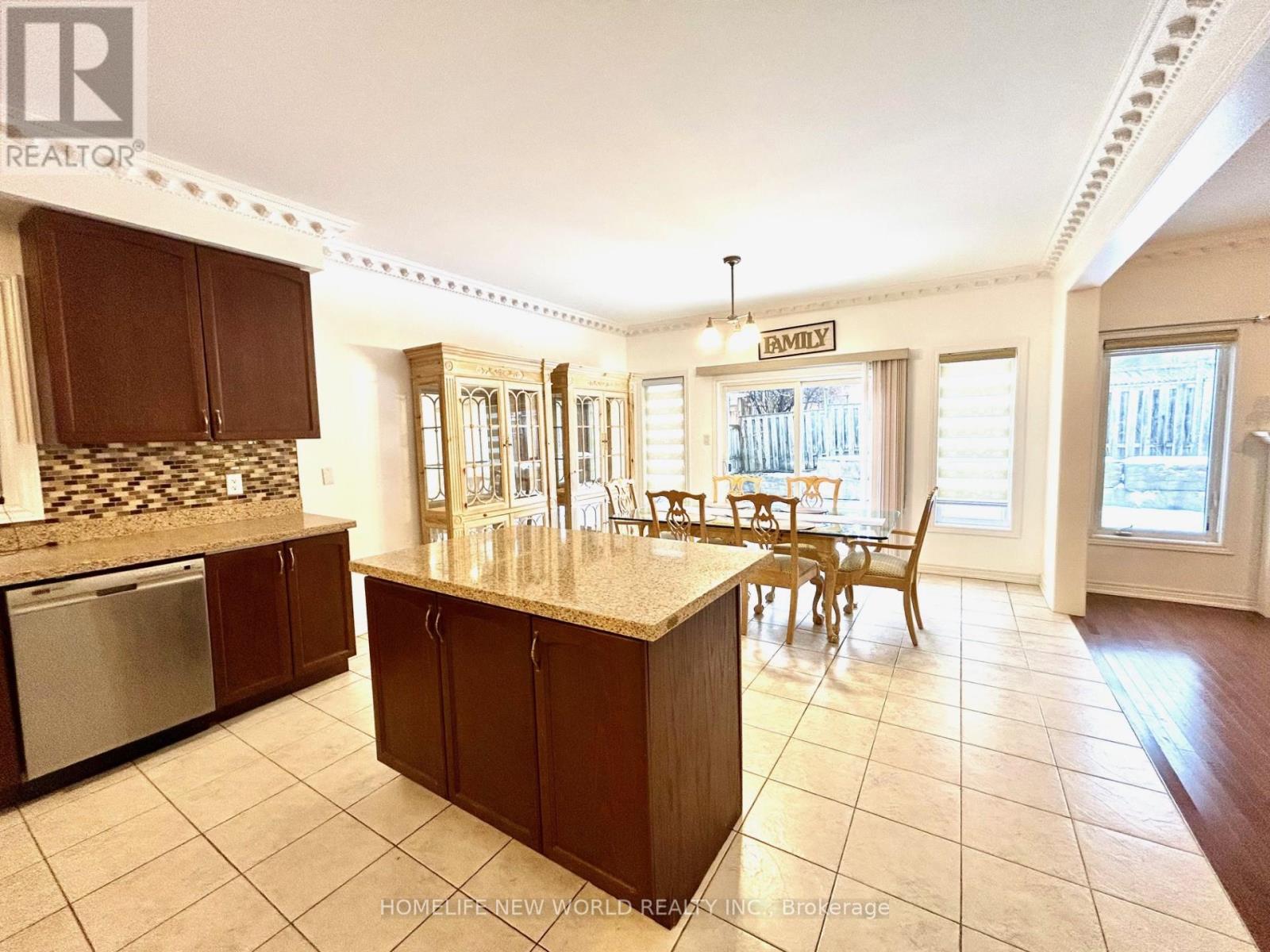 64 Thomas Foster Street, Markham, Ontario  L6C 2N6 - Photo 8 - N12499694