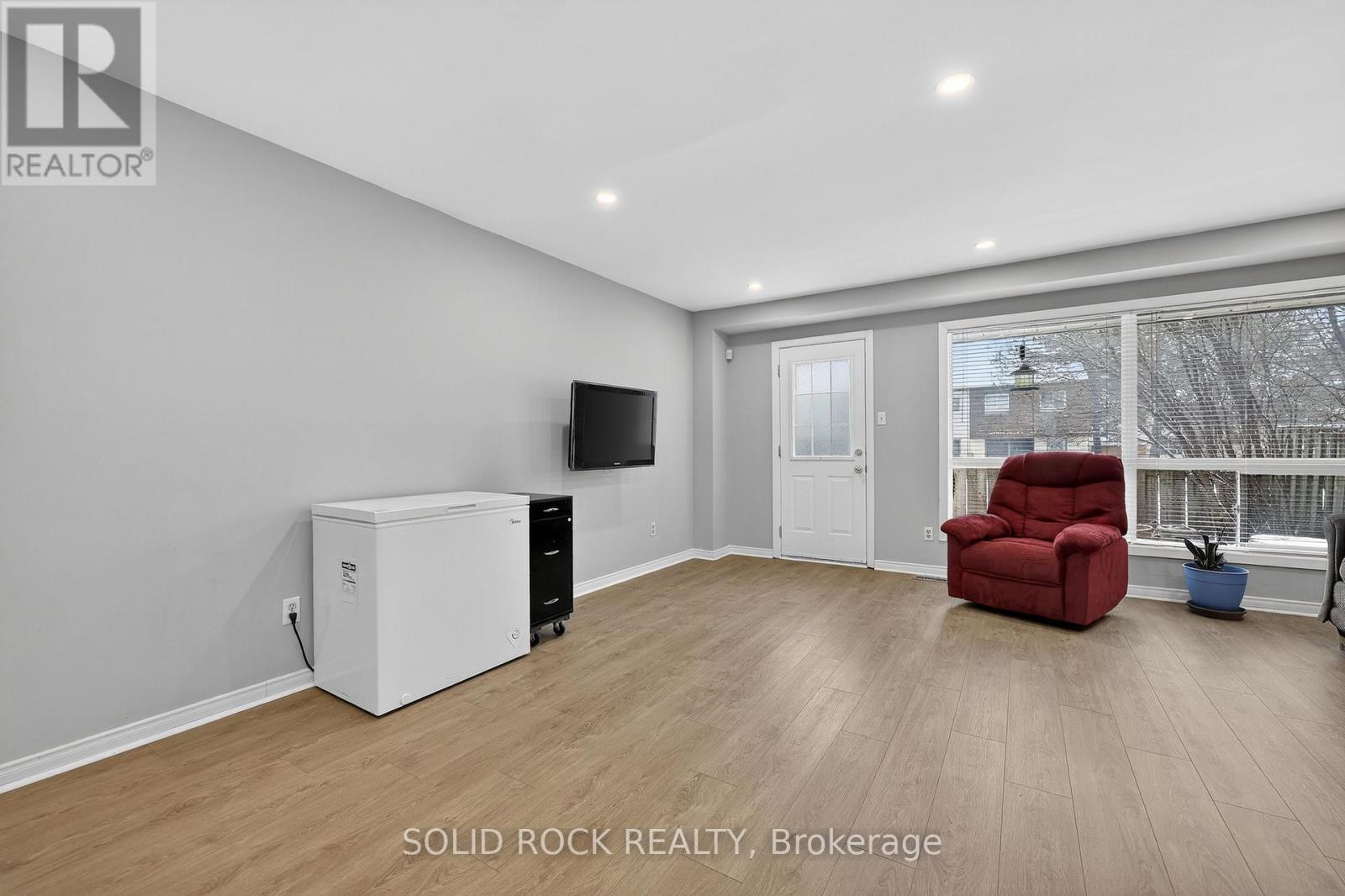 B - 76 Seyton Drive, Ottawa, Ontario  K2H 8W4 - Photo 10 - X12644972